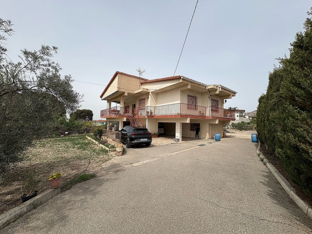 4 Bedroom 1 Bathroom Country house in Petrer