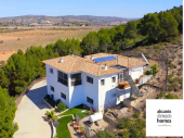 12-11186/6090, 4 Bedroom 4 Bathroom Villa in Villena