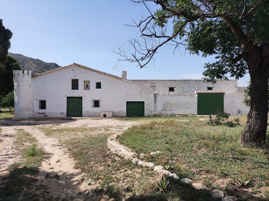 6 Bedroom 2 Bathroom Country house in Yecla