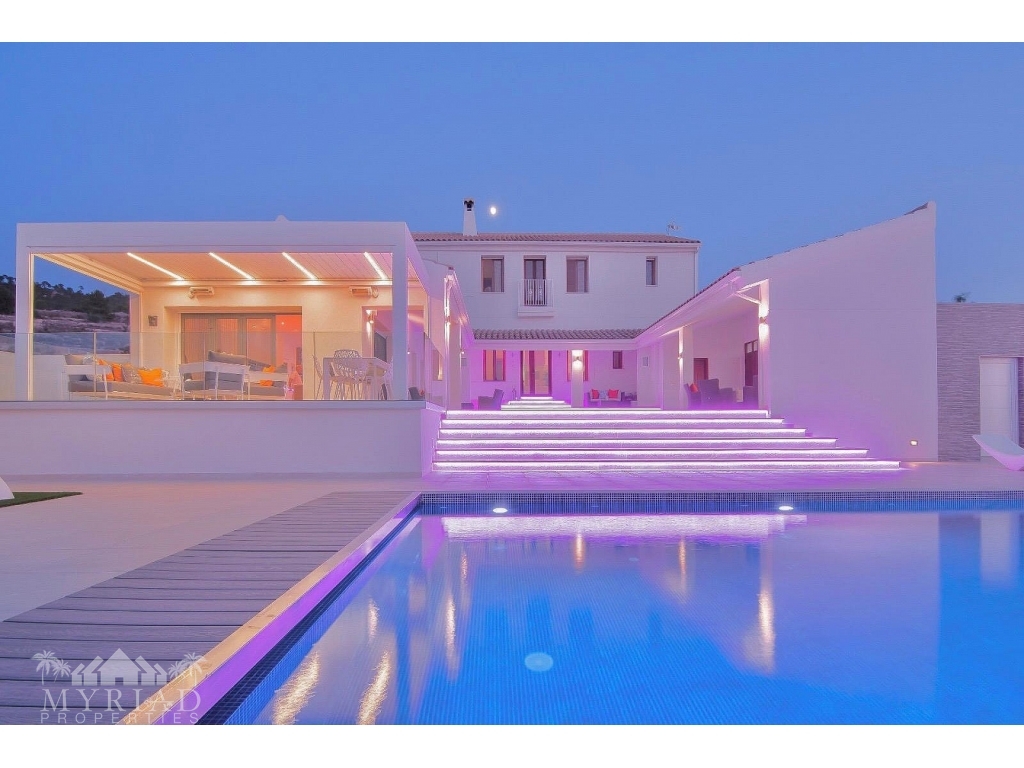 5 Bedroom 6 Bathroom Villa in Pinoso