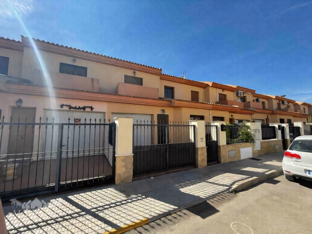 Charming 4-Bedroom Home in a Peaceful Pinoso Street