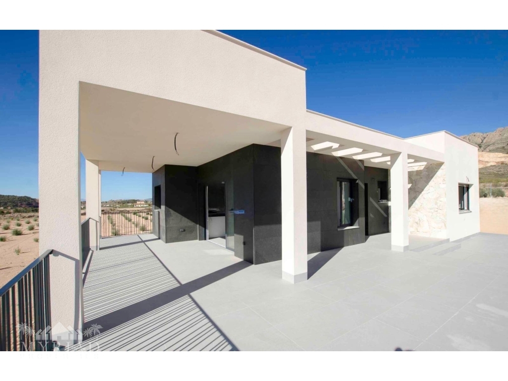 STUNNING HIGH END PROPERTY IN MACISVENDA