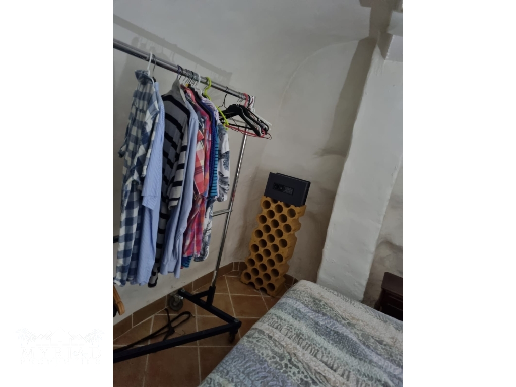 ab0d8a5f-e1b0-4fcd-b79b-2a02b3b7e642