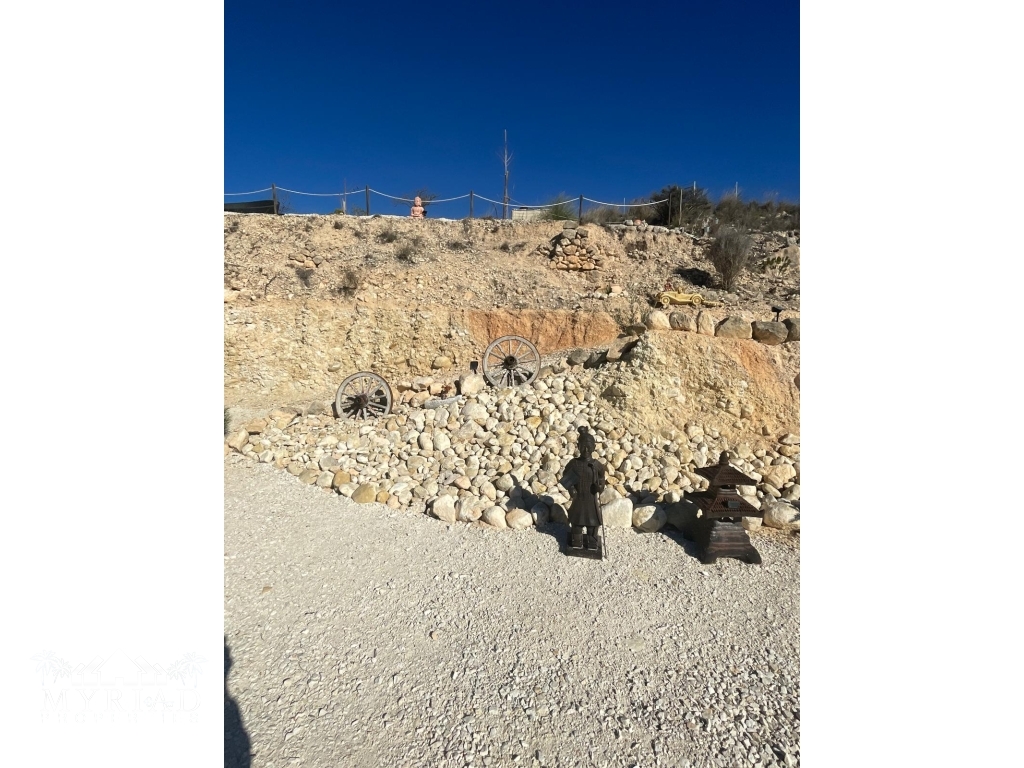 b63a2f5b-3a62-4b2e-bfa7-c69789ffac24