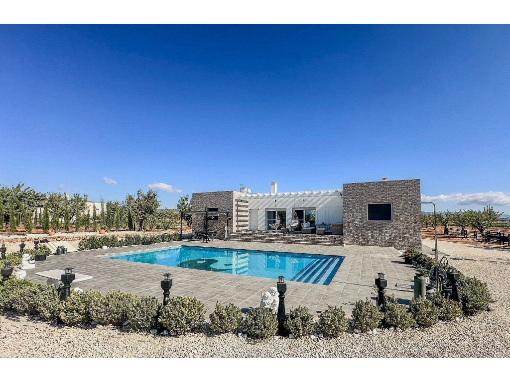 3 Bedroom 2 Bathroom Villa in Pinoso