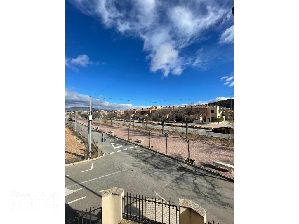 906870fc-d08f-48f1-96eb-990af759b394