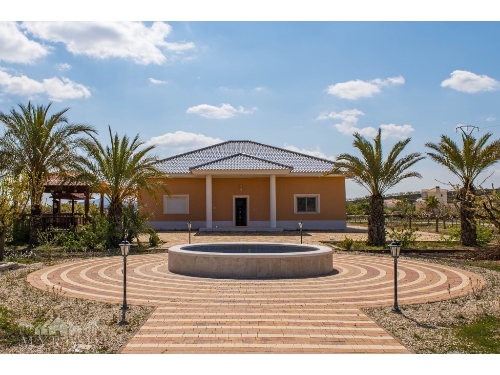 4 Bedroom 4 Bathroom Villa in Pinoso