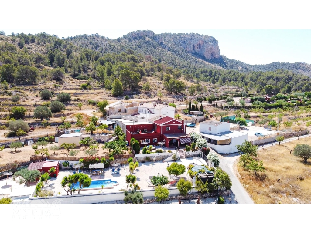 3 Bedroom 1 Bathroom Villa in El Manyar