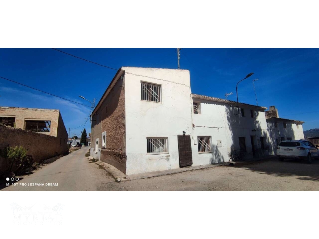 6 Bedroom 3 Bathroom Property in Monóvar