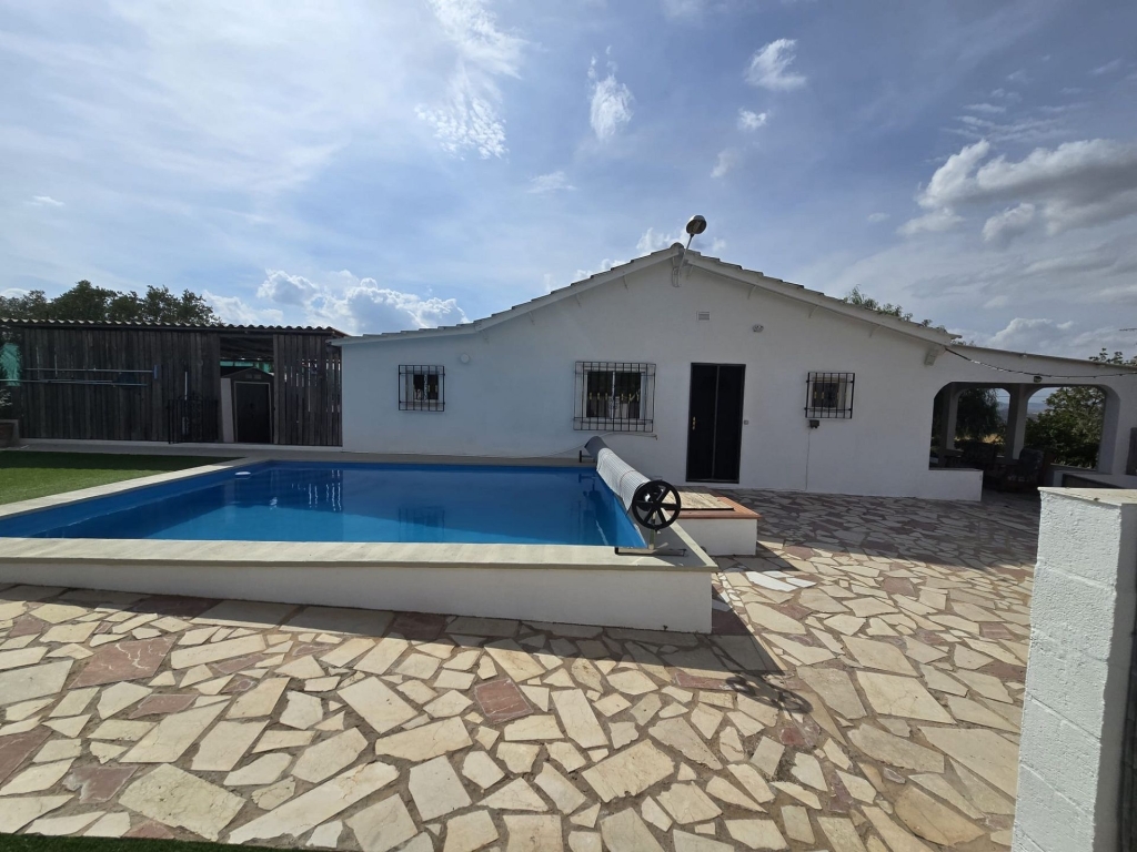 3 Bedroom 3 Bathroom Detached Villa in Sax